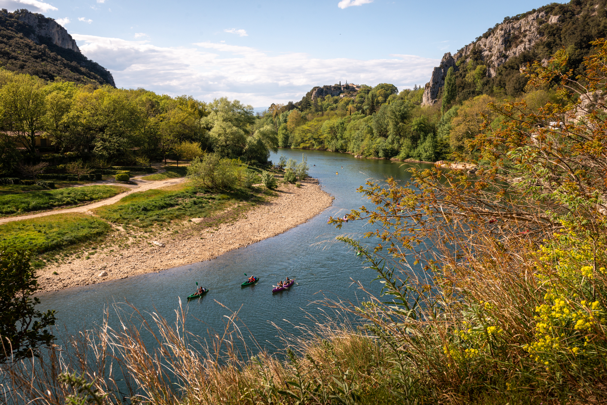 L'Ardèche, rivière avec laquelle nous flirterons tout au long de nos voyages moto en Ardèche