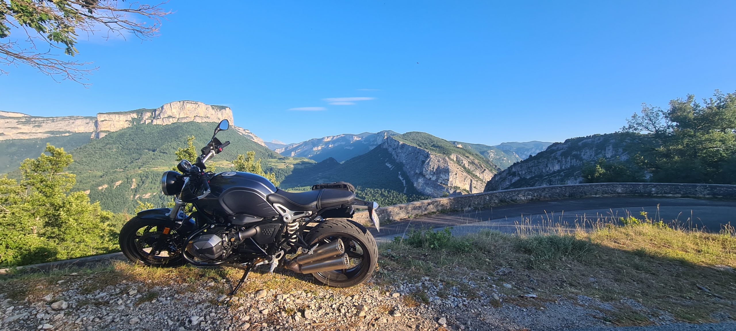 L'un des nombreux cols, lors de nos voyages moto dans le Vercors (Drôme)