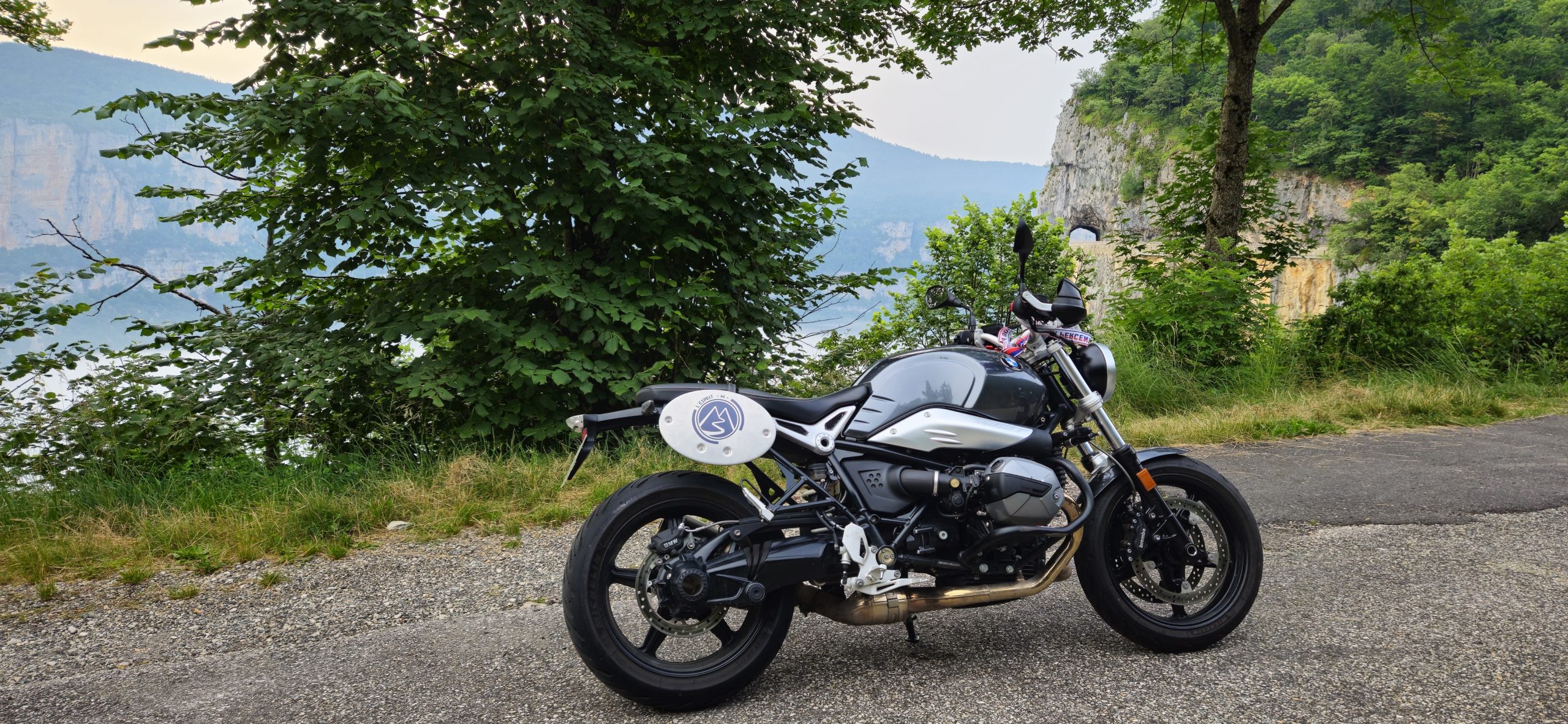 Combe-Laval, étape incontournable lors de nos voyages à moto dans le Vercors (Drôme)